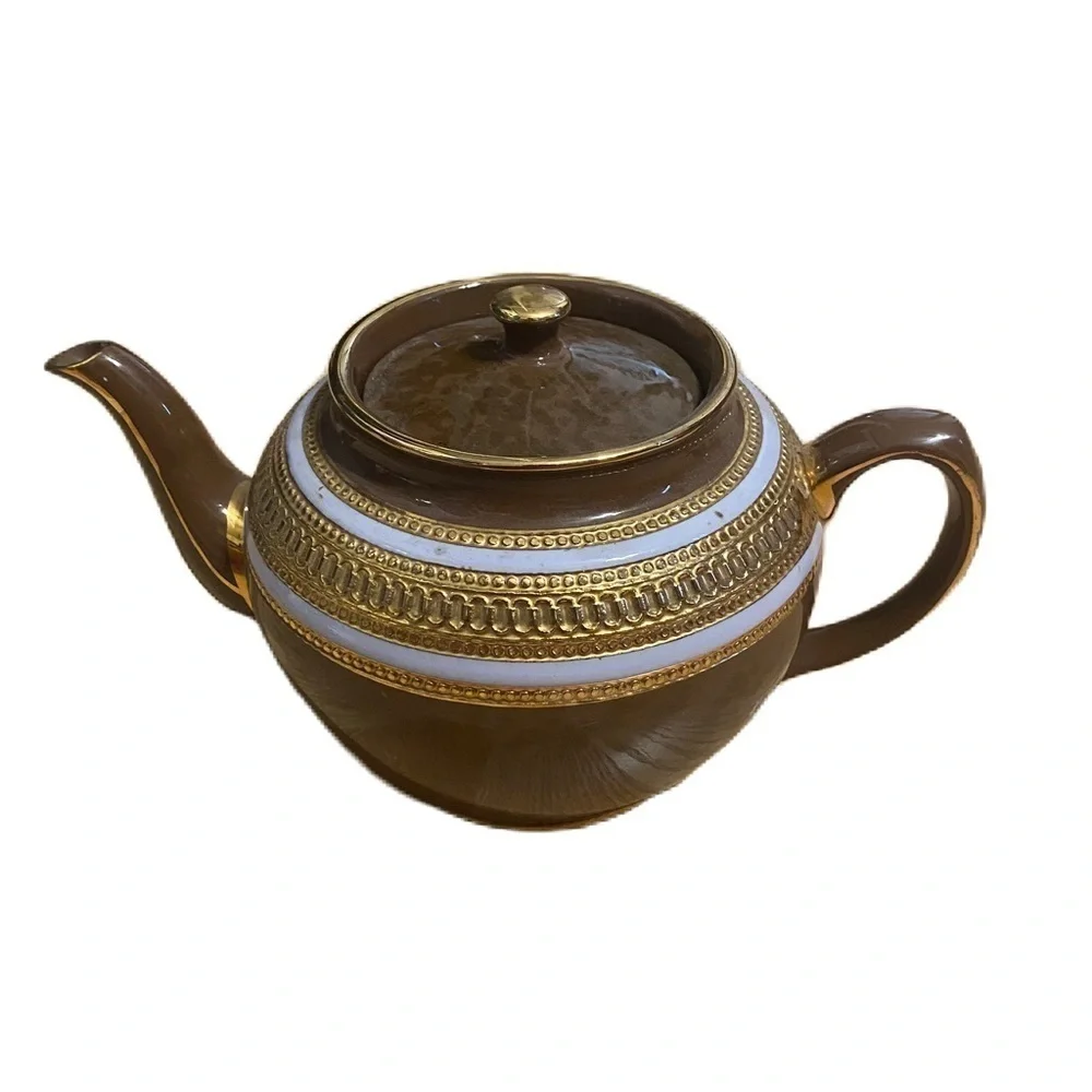 Vintage Sadler Queen of England Ceramic Tea Pot #2305 Brown with Gold